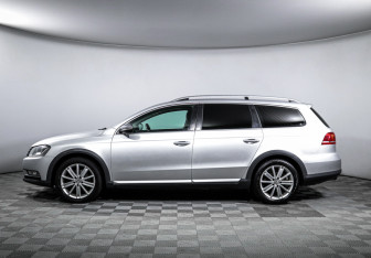 Подержанный автомобиль Volkswagen Passat Wagon 2013 года (8 фото)