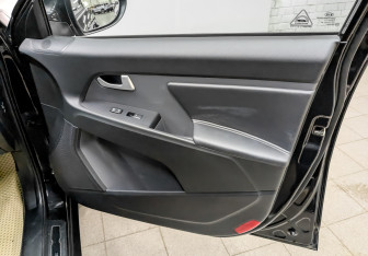 Подержанный автомобиль Kia Sportage 2011 года (25 фото)