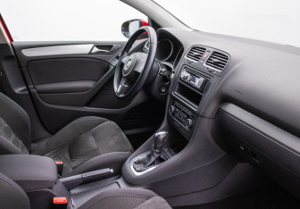 Подержанный автомобиль Volkswagen Golf Hatchback 2012 года (10 фото)