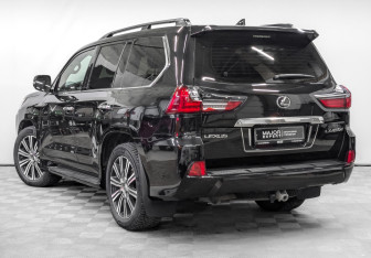 Подержанный автомобиль Lexus LX 2020 года (7 фото)