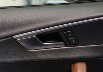 Подержанный автомобиль Audi A4 allroad 2017 года (19 фото)