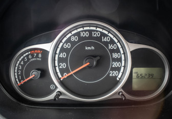 Подержанный автомобиль Mazda 2 Hatchback 2011 года (12 фото)