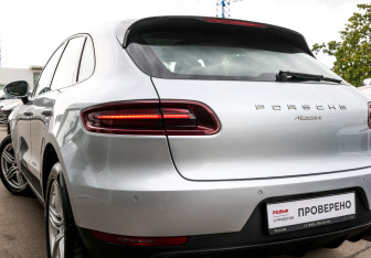 Подержанный автомобиль Porsche Macan 2017 года (25 фото)