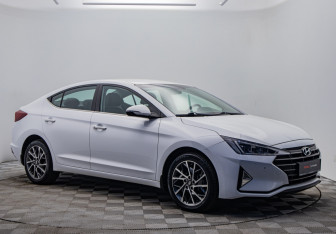 Подержанный автомобиль Hyundai Elantra Sedan 2019 года (7 фото)