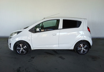 Подержанный автомобиль Chevrolet Spark 2014 года (7 фото)