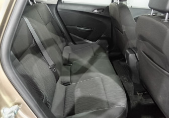 Подержанный автомобиль Opel Astra Hatchback 2014 года (16 фото)