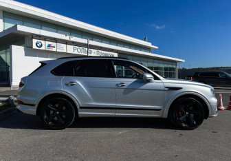 Подержанный автомобиль Bentley Bentayga 2023 года (4 фото)
