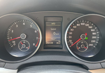 Подержанный автомобиль Volkswagen Golf Hatchback 2009 года (17 фото)