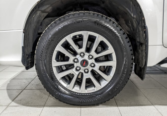 Подержанный автомобиль Toyota Land Cruiser Prado 2019 года (17 фото)