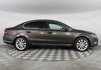 Подержанный автомобиль Volkswagen Passat Sedan 2013 года (4 фото)