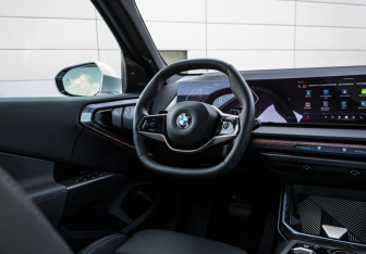 Подержанный автомобиль BMW X3 2025 года (15 фото)