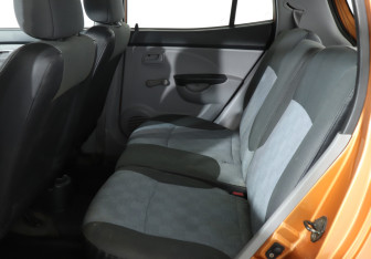 Подержанный автомобиль Kia Picanto 2006 года (10 фото)