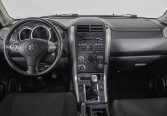 Подержанный автомобиль Suzuki Grand Vitara 2009 года (13 фото)