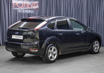 Подержанный автомобиль Ford Focus Hatchback 2010 года (5 фото)