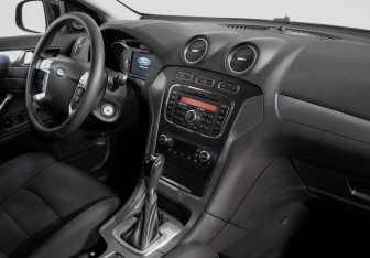 Подержанный автомобиль Ford Mondeo Sedan 2013 года (10 фото)