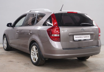 Подержанный автомобиль Kia Ceed Wagon 2010 года (7 фото)