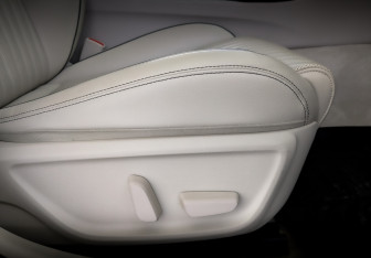 Подержанный автомобиль Genesis G70 2020 года (25 фото)