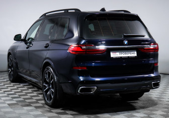 Подержанный автомобиль BMW X7 2022 года (7 фото)