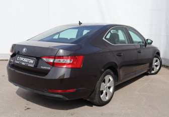 Подержанный автомобиль Skoda Superb Liftback 2015 года (4 фото)