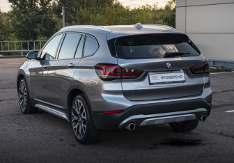 Подержанный автомобиль BMW X1 2021 года (7 фото)