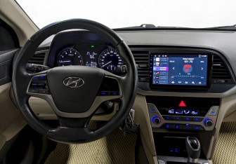 Подержанный автомобиль Hyundai Elantra Sedan 2017 года (21 фото)