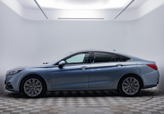 Подержанный автомобиль Hongqi H5 2022 года (8 фото)