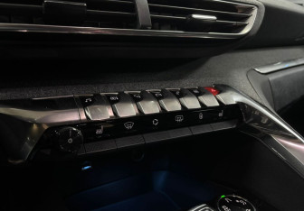 Подержанный автомобиль Peugeot 3008 2017 года (16 фото)