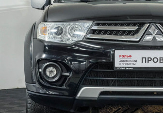 Подержанный автомобиль Mitsubishi Pajero Sport 2014 года (15 фото)