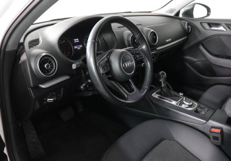 Подержанный автомобиль Audi A3 Sedan 2018 года (9 фото)