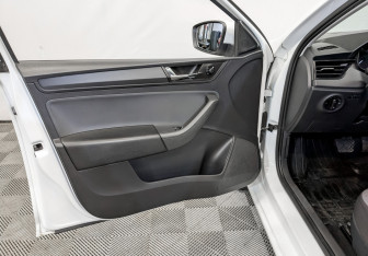 Подержанный автомобиль Skoda Rapid Liftback 2021 года (18 фото)