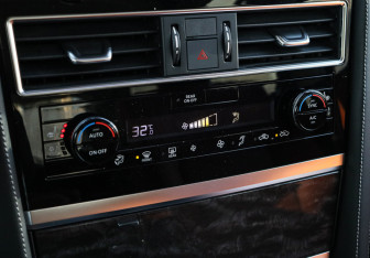 Подержанный автомобиль Nissan Patrol 2022 года (27 фото)