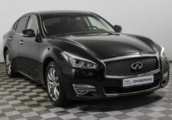 Подержанный автомобиль Infiniti Q70 2015 года (3 фото)