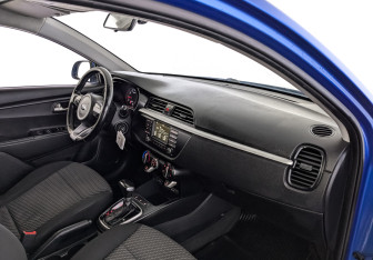 Подержанный автомобиль Kia Rio Hatchback 2019 года (12 фото)