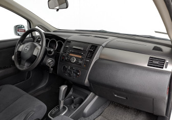 Подержанный автомобиль Nissan Tiida Sedan 2012 года (13 фото)