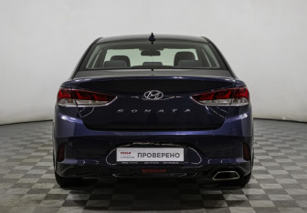 Подержанный автомобиль Hyundai Sonata 2017 года (6 фото)