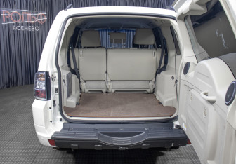 Подержанный автомобиль Mitsubishi Pajero 2019 года (10 фото)