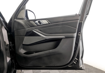 Подержанный автомобиль BMW X7 2020 года (25 фото)