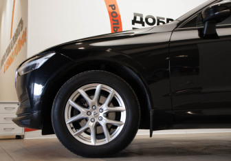 Подержанный автомобиль Volvo XC60 2019 года (34 фото)