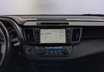 Подержанный автомобиль Toyota RAV4 2019 года (15 фото)