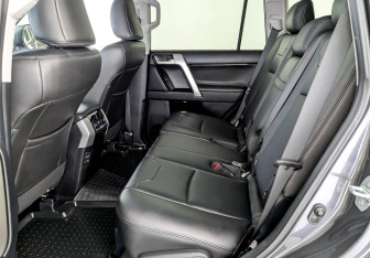 Подержанный автомобиль Toyota Land Cruiser Prado 2021 года (12 фото)