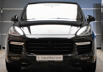 Подержанный автомобиль Porsche Cayenne 2015 года (2 фото)