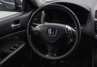 Подержанный автомобиль Honda Accord Sedan 2005 года (15 фото)