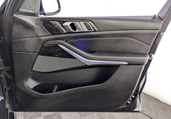 Подержанный автомобиль BMW X5 2023 года (26 фото)