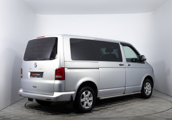 Подержанный автомобиль Volkswagen Caravelle 2010 года (5 фото)