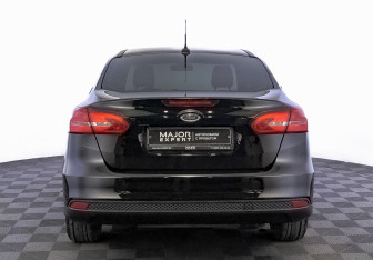 Подержанный автомобиль Ford Focus Sedan 2018 года (6 фото)