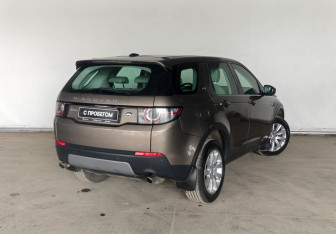 Подержанный автомобиль Land Rover Discovery Sport 2015 года (5 фото)