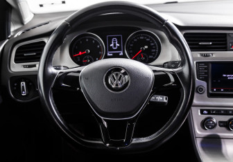 Подержанный автомобиль Volkswagen Golf Hatchback 2016 года (11 фото)