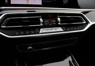 Подержанный автомобиль BMW X7 2020 года (26 фото)