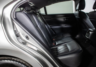 Подержанный автомобиль Lexus ES 2016 года (10 фото)