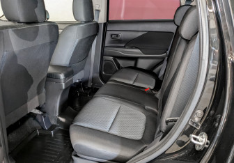 Подержанный автомобиль Mitsubishi Outlander 2014 года (12 фото)
